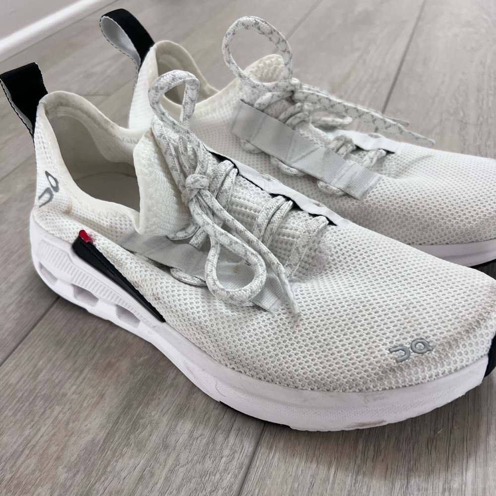 On Running White & Black CloudTec Sneakers Lightweight Athletic Shoes women’s 8